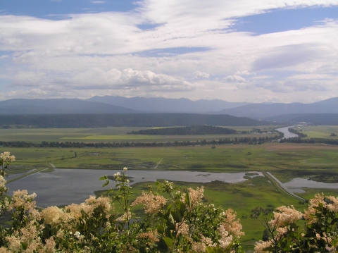 An oblique view from the Selkirk Mountains overlooking Kootenai.