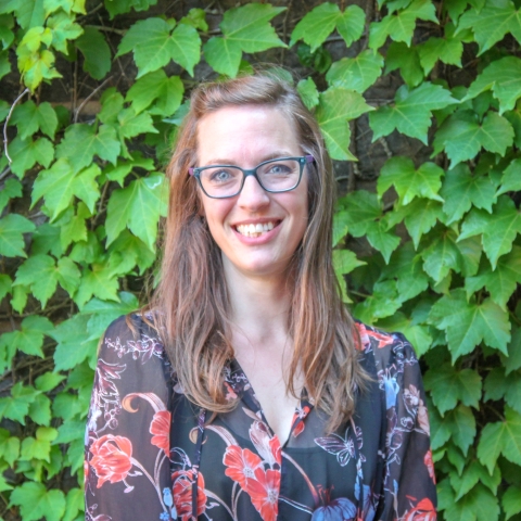 Headshot photo of Kelly Guilbeau in front of a green ivy background