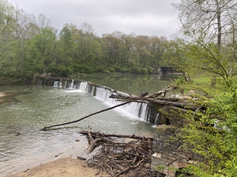 A historic concrete dam with many cracks