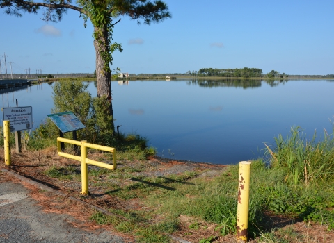 Picture of the Blackwater River soft launch, located at the Blackwater River Bridge on Rt. 335 at Blackwater NWR